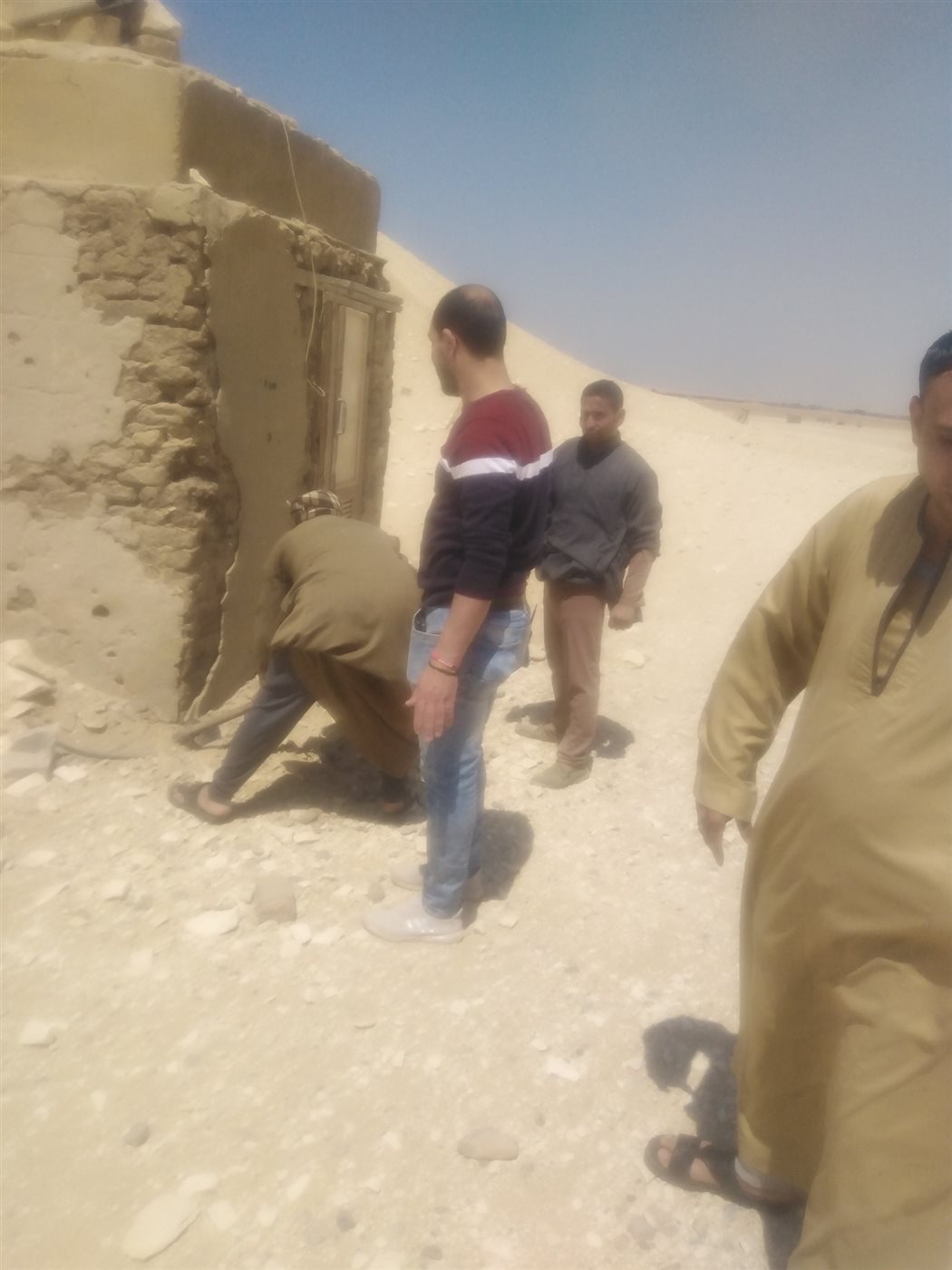 آثار ميدوم تشن حملة لنظافة منطقة هرم الملك سنفرو 