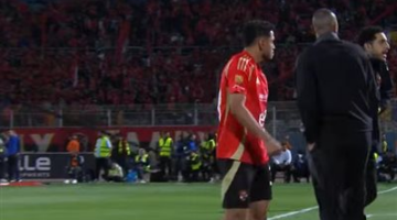 صدمة جديد للمارد: كريم الدبيس يغادر مباراة الأهلي وبيراميدز بسبب الإصابة ومشاركة أحمد رضا