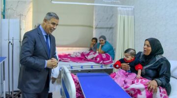محافظ الإسكندرية يطمئن على الحالة الصحية لـ 3 أطفال تم إنقاذهم من العقار المنهار باللبان