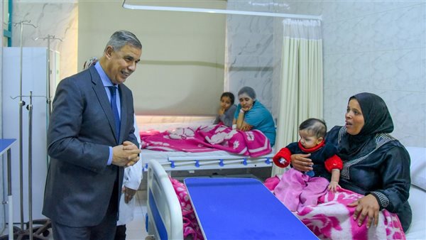 محافظ الإسكندرية يطمئن على الحالة الصحية لـ 3 أطفال تم إنقاذهم من العقار المنهار باللبان محافظ الإسكندرية يطمئن على الحالة الصحية لـ 3 أطفال تم إنقاذهم من العقار المنهار باللبان