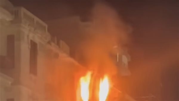 حريق هائل داخل شقة سكنية بشبرا مصر حريق هائل داخل شقة سكنية بشبرا مصر