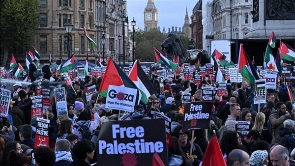 الآلاف يتظاهرون في مدينة ميلانو للمطالبة بوقف الحرب على غزة الآلاف يتظاهرون في مدينة ميلانو للمطالبة بوقف الحرب على غزة