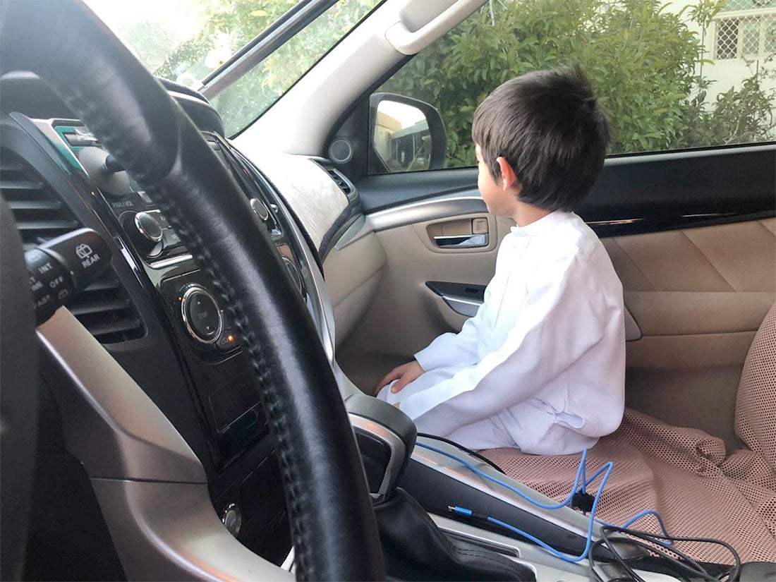 الداخلية تذكًر بمنع الأطفال دون العاشرة من الجلوس بالمقاعد الأمامية.. تعرف على عقوبة المخالفة&nbsp;