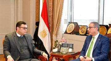 محافظ الفيوم يلتقي أعضاء مجلسي النواب والشيوخ لبحث شكاوى ومطالب المواطنين