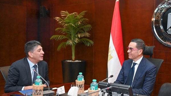 وزير الاستثمار يستعرض فرص الاستثمار مع فودافون مصر ومجموعة فوداكوم بمجالات التكنولوجيا والاتصالات وزير الاستثمار يستعرض فرص الاستثمار مع فودافون مصر ومجموعة فوداكوم بمجالات التكنولوجيا والاتصالات