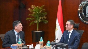 الخطيب يستعرض مع «فوداكوم» و«فودافون» فرص ومقومات الاستثمار بمصر