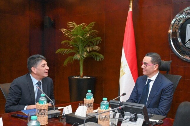 الخطيب يستعرض مع «فوداكوم» و«فودافون» فرص ومقومات الاستثمار بمصر