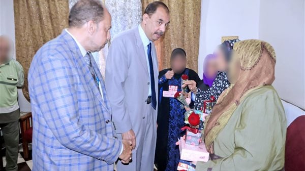 بالتزامن مع العيد القومي للمحافظة.. محافظ سوهاج يتفقد دار رعاية المسنين ويطمئن على مستوى الخدمات المقدمة لهم بالتزامن مع العيد القومي للمحافظة.. محافظ سوهاج يتفقد دار رعاية المسنين ويطمئن على مستوى الخدمات المقدمة لهم