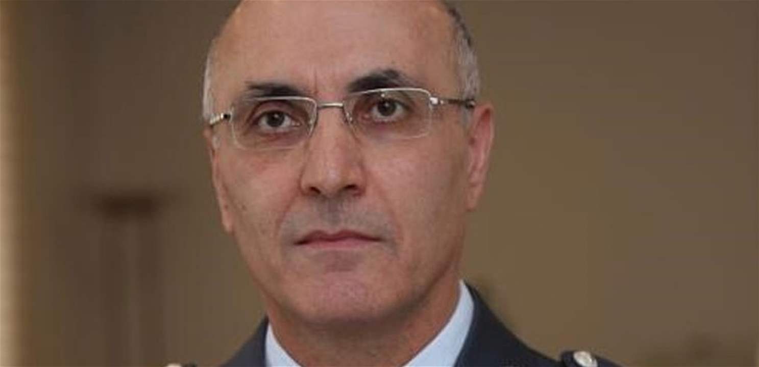 وزير الداخلية يثني على جهود عناصر قوى الأمن وزير الداخلية يثني على جهود عناصر قوى الأمن