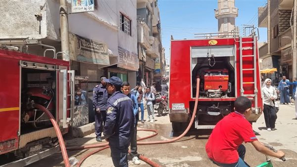 التهم طابقين.. اندلاع حريق في عقار سكني بجوار بنك بقنا| صور التهم طابقين.. اندلاع حريق في عقار سكني بجوار بنك بقنا| صور