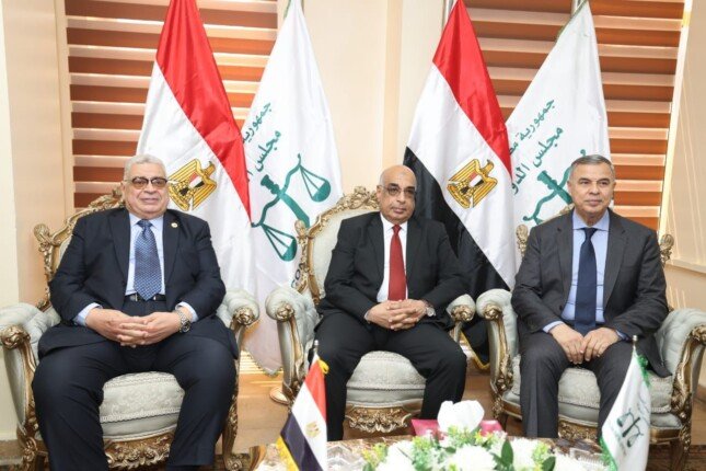 وزير العدل يفتتح فرعين للتوثيق في الإسكندرية ويتفقد مقر محكمة الاستئناف وزير العدل يفتتح فرعين للتوثيق في الإسكندرية ويتفقد مقر محكمة الاستئناف