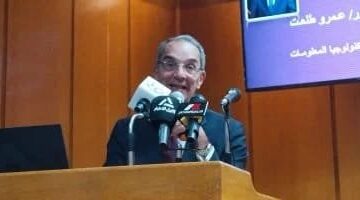 وزير الاتصالات ومحافظ القليوبية يتفقدان وحدة التشخيص بمستشفى الحميات ببنها