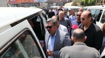 سكرتير مساعد الجيزة يتابع انتظام العمل بالمواقف والتزام السائقين بالتعريفة الجديدة