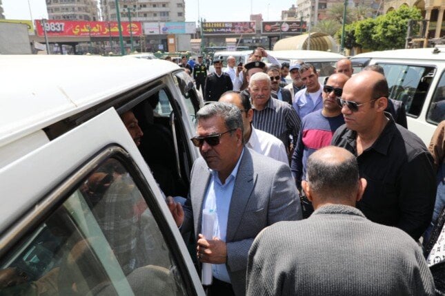 سكرتير مساعد الجيزة يتابع انتظام العمل بالمواقف والتزام السائقين بالتعريفة الجديدة سكرتير مساعد الجيزة يتابع انتظام العمل بالمواقف والتزام السائقين بالتعريفة الجديدة