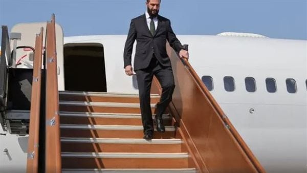 الرئيس السوري يصل إلى الإمارات في أول زيارة رسمية منذ توليه المنصب الرئيس السوري يصل إلى الإمارات في أول زيارة رسمية منذ توليه المنصب