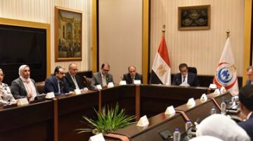 وزير الصحة يترأس اجتماعًا لبحث ودراسة فرص تعزيز الاستثمارات العالمية في السوق المصري