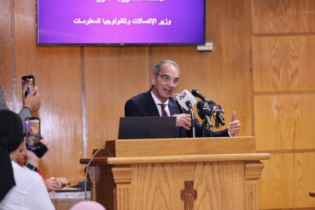 عمرو طلعت: نستهدف ربط 250 ألف منزل بقرى حياة كريمة بكابلات الألياف الضوئية عمرو طلعت: نستهدف ربط 250 ألف منزل بقرى حياة كريمة بكابلات الألياف الضوئية