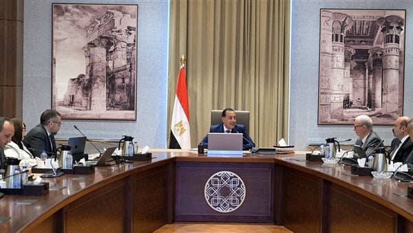 رئيس الوزراء: نواجه التحديات المختلفة عبر عدة سيناريوهات وضعها المختصون رئيس الوزراء: نواجه التحديات المختلفة عبر عدة سيناريوهات وضعها المختصون