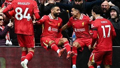 ليفربول يتخطى وست هام يوناتيد (2-1).. ومحمد صلاح يواصل التألق في الدوري الإنجليزي الممتاز ليفربول يتخطى وست هام يوناتيد (2-1).. ومحمد صلاح يواصل التألق في الدوري الإنجليزي الممتاز