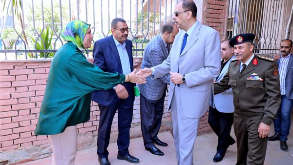 محافظ سوهاج يختتم فعاليات توزيع 100 جهاز عروس على الفتيات الأولى بالرعاية| صور محافظ سوهاج يختتم فعاليات توزيع 100 جهاز عروس على الفتيات الأولى بالرعاية| صور