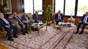 وزير الطيران المدني يستقبل وفد جمعية رجال الأعمال المصريين لبحث إمكانية التعاون المشترك