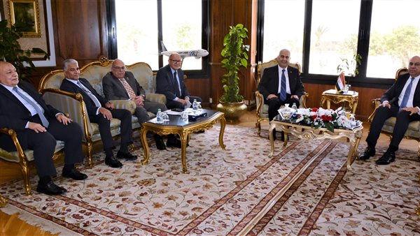 وزير الطيران المدني يستقبل وفد جمعية رجال الأعمال المصريين لبحث إمكانية التعاون المشترك