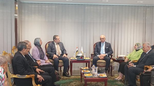 جامعة عين شمس تتقدم للحصول على الاعتماد المؤسسي من هيئة جودة التعليم جامعة عين شمس تتقدم للحصول على الاعتماد المؤسسي من هيئة جودة التعليم