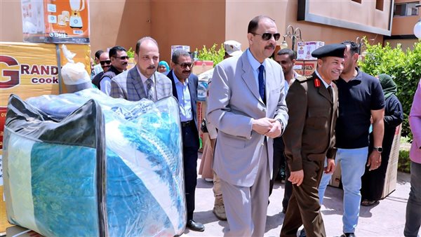 محافظ سوهاج يختتم فعاليات توزيع 100 جهاز عروس للفتيات الأولى بالرعاية محافظ سوهاج يختتم فعاليات توزيع 100 جهاز عروس للفتيات الأولى بالرعاية