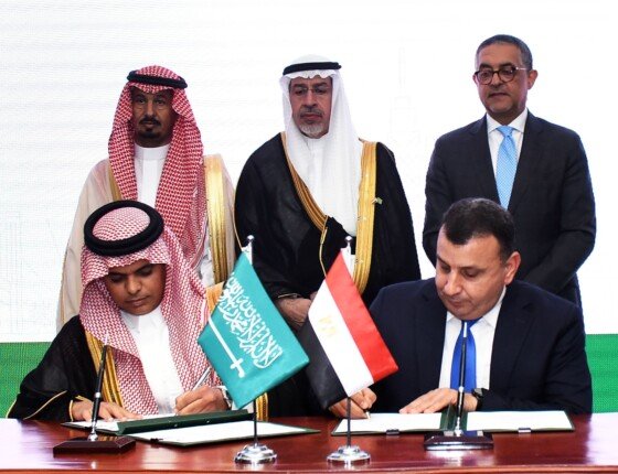 توقيع 4 اتفاقيات استثمارية «مصرية- سعودية» في الصناعات الغذائية والمعدنية والتطوير العقاري توقيع 4 اتفاقيات استثمارية «مصرية- سعودية» في الصناعات الغذائية والمعدنية والتطوير العقاري