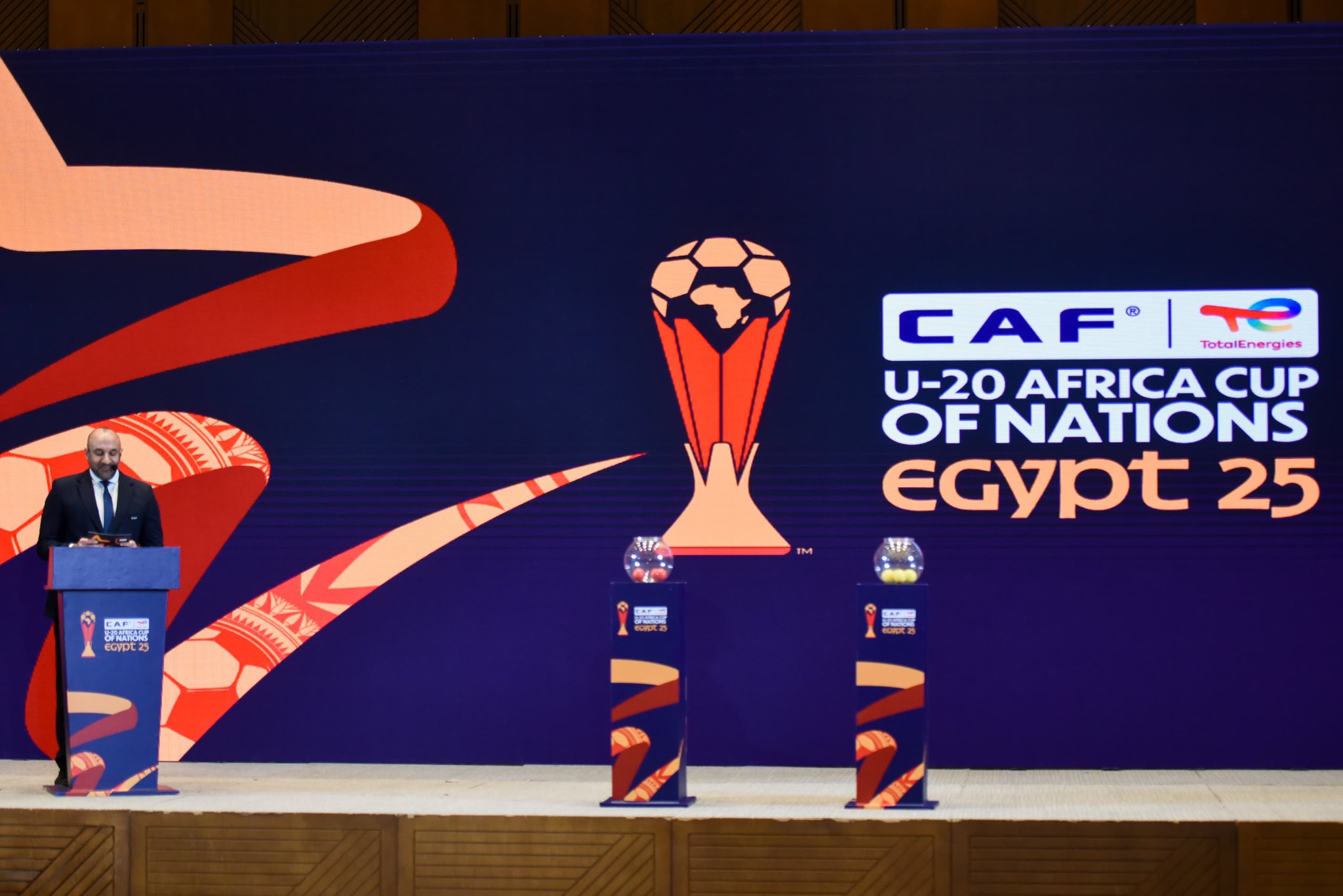 قد تكون صورة كرة قدم، وكرة قدم وتحتوي على النص 'LAR UNE សជ eorpt2 eGPD CAF| TotalEnergies U-20 AFRICA CUP OF NATIONS EGypt 25 00'