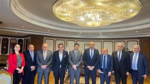 وزير الطيران المدني يستقبل وفد جمعية رجال الأعمال المصريين لبحث التعاون