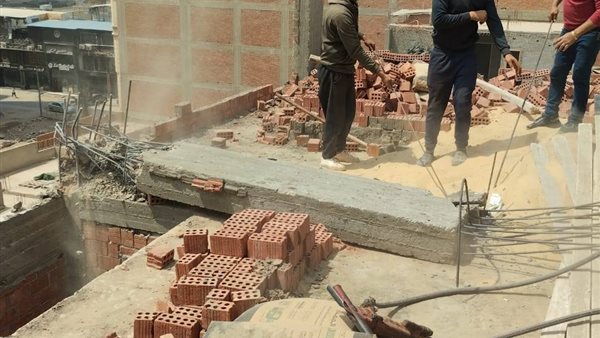 إزالة الدور الخامس العلوى لعقار مخالف بالمنصورة إزالة الدور الخامس العلوى لعقار مخالف بالمنصورة