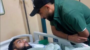 إمام عاشور ومروان عطية يزوان القندوسي بعد العملية الجراحية.. صور