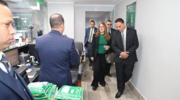 بالصور.. داليا الباز تتفقد مكاتب بريد القليوبية لمتابعة حركة العمل