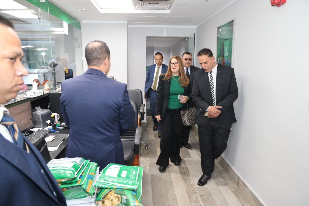 بالصور.. داليا الباز تتفقد مكاتب بريد القليوبية لمتابعة حركة العمل بالصور.. داليا الباز تتفقد مكاتب بريد القليوبية لمتابعة حركة العمل