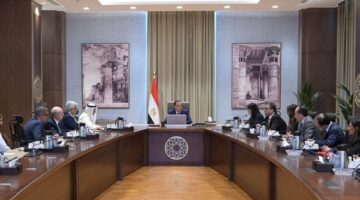 رئيس الوزراء يلتقي وفد الصندوق العربي للإنماء الاقتصادي والاجتماعي