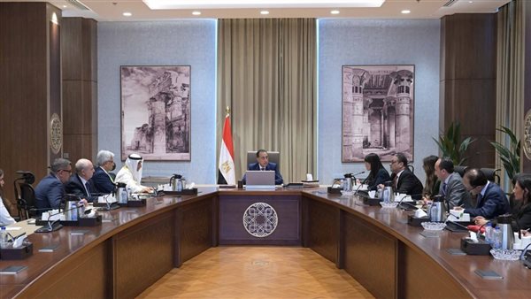 رئيس الوزراء يلتقي وفد الصندوق العربي للإنماء الاقتصادي والاجتماعي