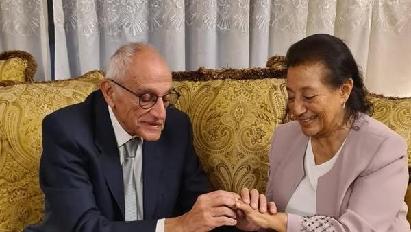 في عمر الـ79.. سيدة تتزوج من حب عمرها وتبدأ شهر العسل بمسابقة سباحة في عمر الـ79.. سيدة تتزوج من حب عمرها وتبدأ شهر العسل بمسابقة سباحة