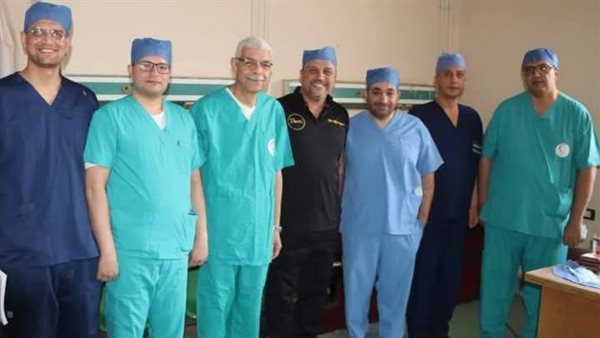 رئيس جامعة المنوفية يجرى عملية جراحية دقيقة لاستئصال ورم بالفك السفلى رئيس جامعة المنوفية يجرى عملية جراحية دقيقة لاستئصال ورم بالفك السفلى