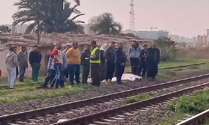 القطار حولها لأشلاء.. مصرع سيدة في حادث أعلى شريط السكة الحديد في البدرشين القطار حولها لأشلاء.. مصرع سيدة في حادث أعلى شريط السكة الحديد في البدرشين