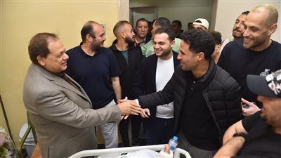 النائب محمد أبو العينين وإمام عاشور والشحات يزورون القندوسي للاطمئنان على حالته (صور) النائب محمد أبو العينين وإمام عاشور والشحات يزورون القندوسي للاطمئنان على حالته (صور)