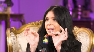 أول ظهور إعلامي لشقيقة الراقصة دينا: لا خلاف بيننا.. وكل واحدة لها طريقها