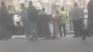 سائق توك توك يعتدي على عامل سكة حديد لرفضه فتح الحاجز الحديدي لحظة مرور القطار بالشرقية