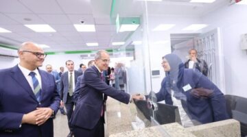 وزير الاتصالات يفتتح مكتبي بريد في القليوبية بعد تطويرهما بأحدث الحلول التكنولوجية