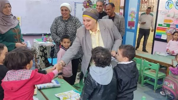 مدير تعليم القاهرة تتفقد عدد من المدارس بالزاوية الحمراء وتوجه الشكر لمعلمة مدير تعليم القاهرة تتفقد عدد من المدارس بالزاوية الحمراء وتوجه الشكر لمعلمة