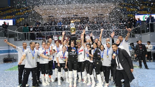 حسين لبيب يهنئ “سيدات الزمالك” بالتتويج بالبطولة الأفريقية للكرة الطائرة حسين لبيب يهنئ “سيدات الزمالك” بالتتويج بالبطولة الأفريقية للكرة الطائرة