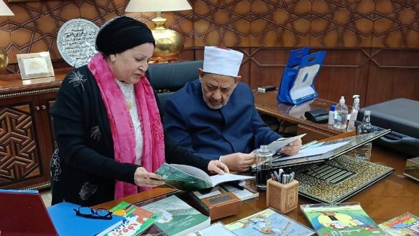 شيخ الأزهر يعود إلى مكتبه بعد تماثله للشفاء.. صور