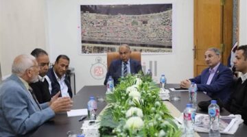 محافظ المنيا يناقش تطوير وتجميل شوارع المدينة لتحسين السيولة المرورية