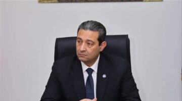 محافظ دمياط يناقش عدد من المشكلات والقضايا التي تهم المواطنين خلال اجتماعه بالصحفيين
