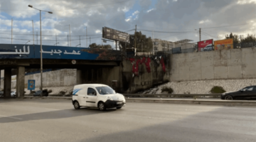 خيوط اللعبة بيد الأمن…هل كٌشفت هوية المسؤولين عن حرق اليافطات؟
